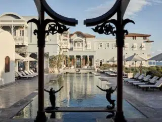 Luksusowy hotel z basenem w El Gouna - idealny relaks po dniu na kite campie KiteAway | wakacje z kitesurfingiem, Egipt.