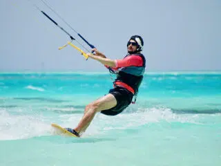 jak zacząć przygodę z kitesurfingiem