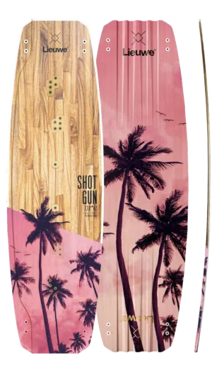 Dwa kiteboardy: jeden z drewnianym wzorem, palmami i napisem "SHOTGUN", drugi różowy z palmami; widok profilu desek.